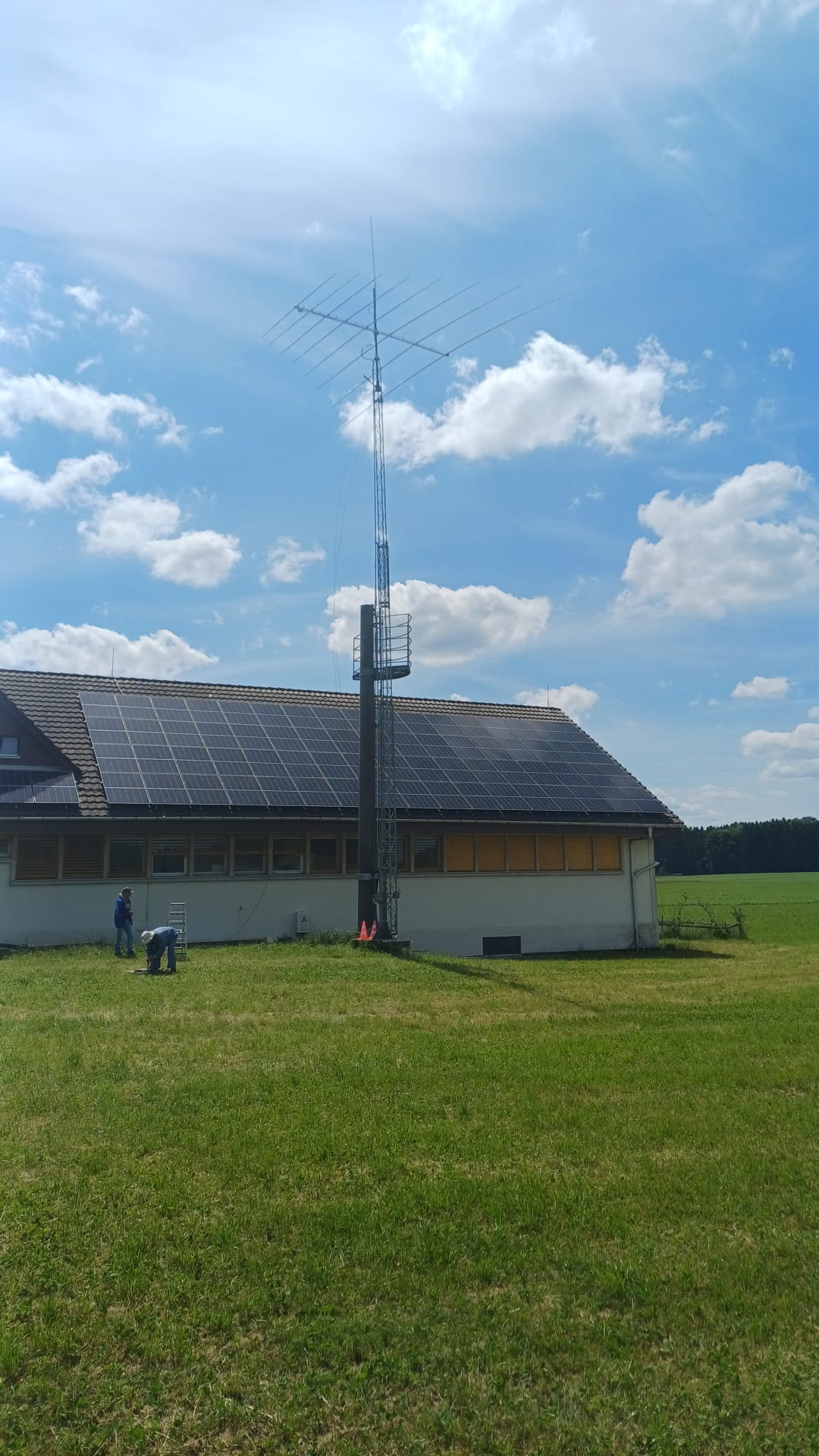 Ein Meilenstein für den HB9TG: Beam-Antenne und Rotor am neuen Standort installiert!