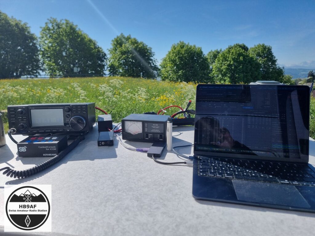 Stationsaufbau von HB9AF mit ICOM IC-7300 während des Helvetia Contest 2026