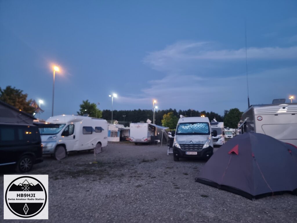 Messecamping in der blauen Stunde – hier verbringt man als Funkamateur die schönsten Stunden der HAM RADIO.